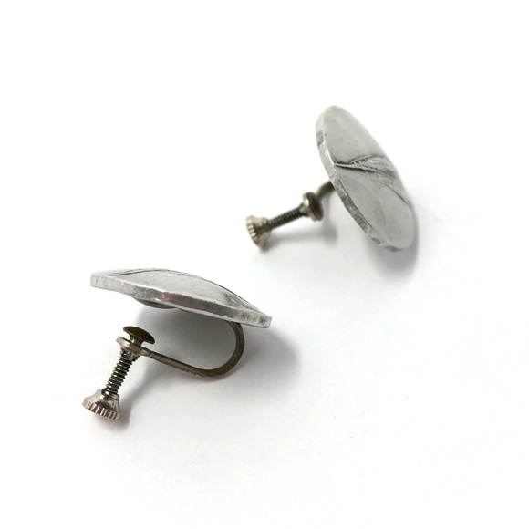 Vintage pewter engraved sailboat screwback earrings - Picture 4 of 4